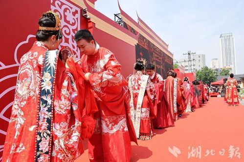 楚韻國(guó)風(fēng)集體婚禮 幸福見(jiàn)證婚俗新風(fēng)